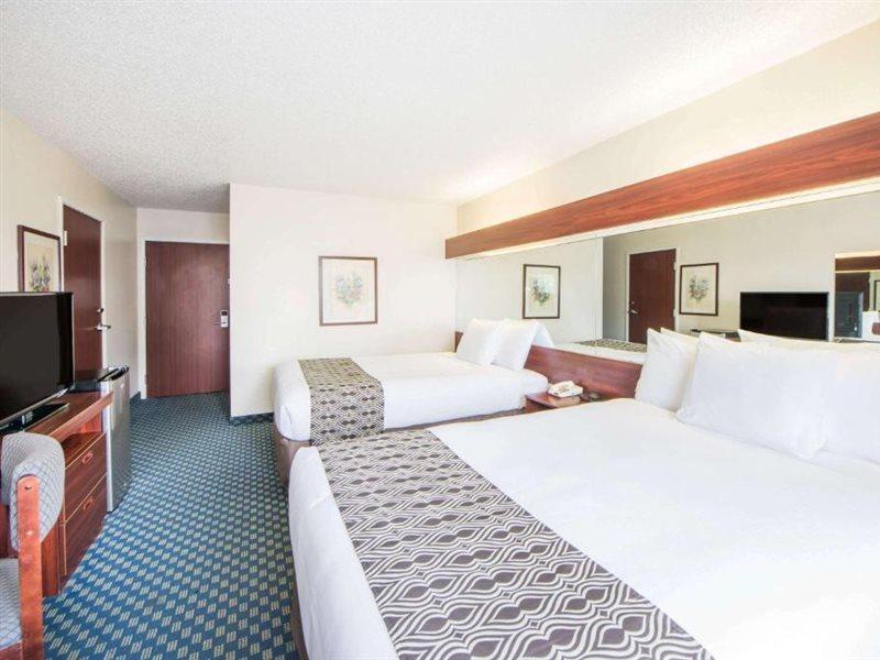 Microtel Inn & Suites By Wyndham Tulsa - Catoosa Route 66 Buitenkant foto