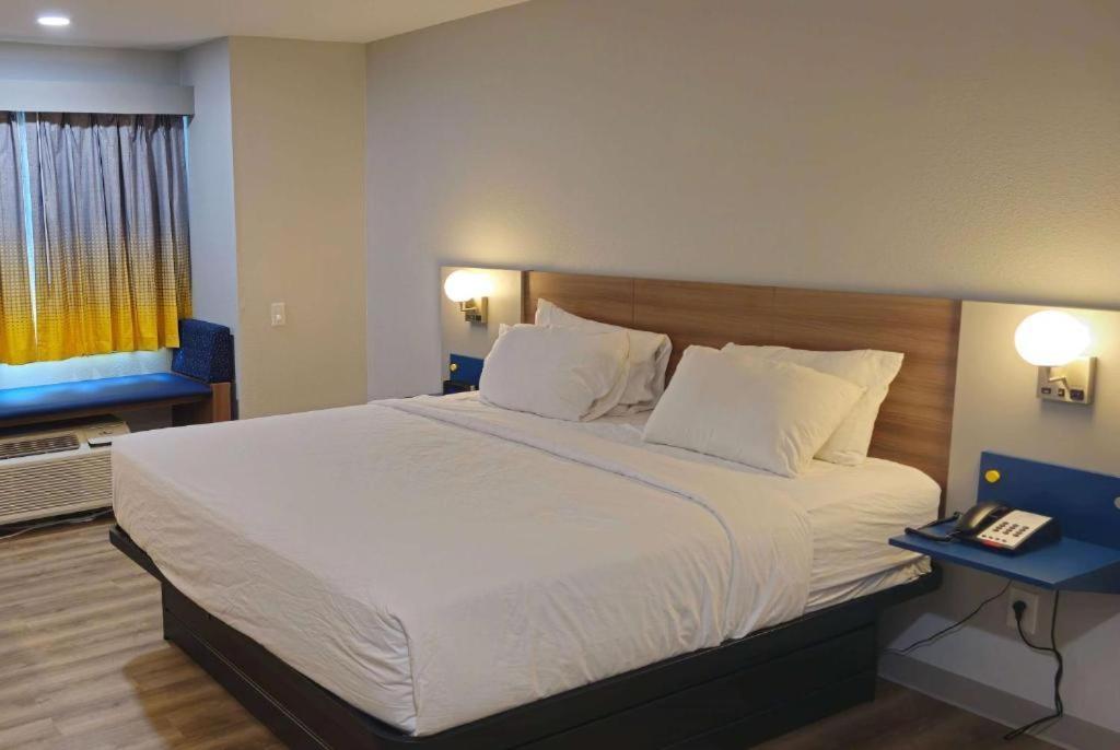 Microtel Inn & Suites By Wyndham Tulsa - Catoosa Route 66 Buitenkant foto
