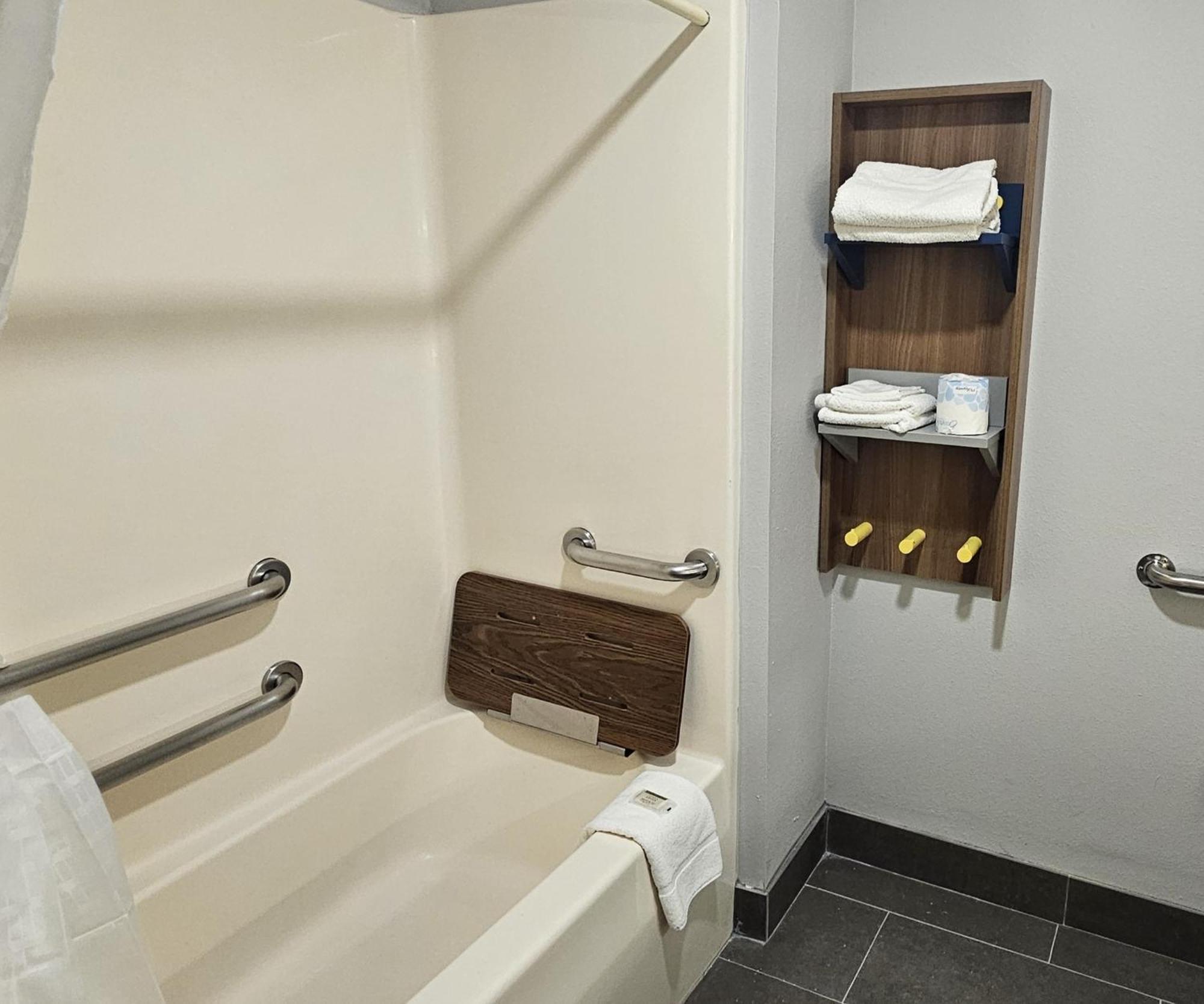 Microtel Inn & Suites By Wyndham Tulsa - Catoosa Route 66 Buitenkant foto