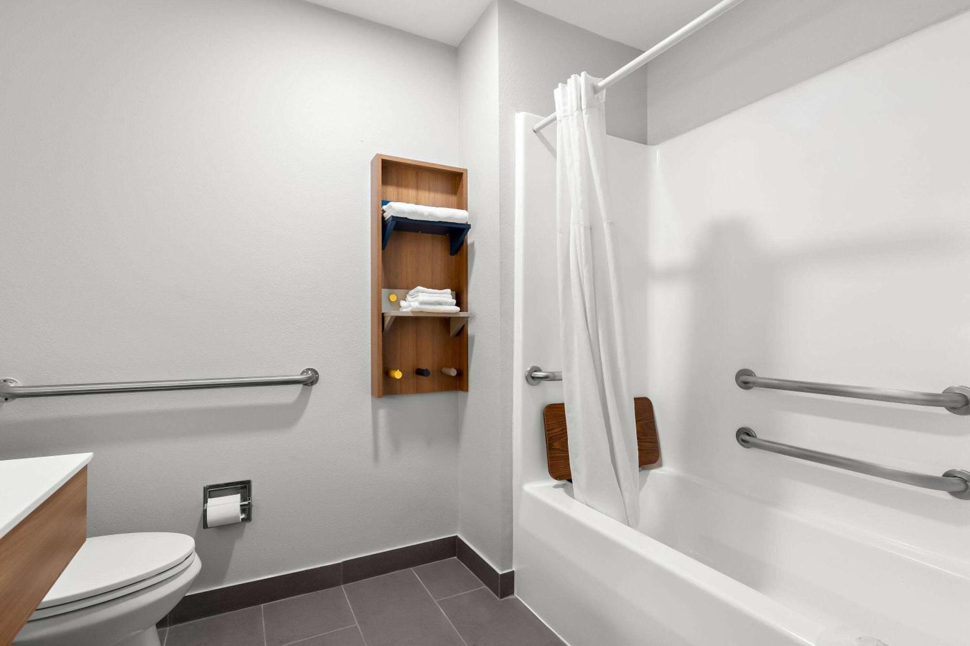 Microtel Inn & Suites By Wyndham Tulsa - Catoosa Route 66 Buitenkant foto
