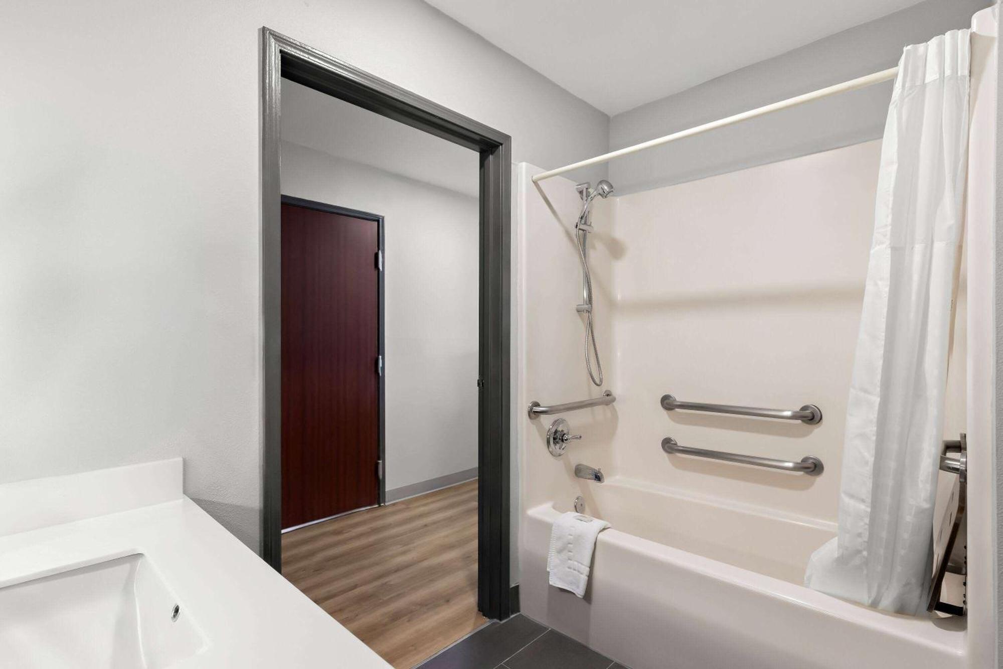 Microtel Inn & Suites By Wyndham Tulsa - Catoosa Route 66 Buitenkant foto