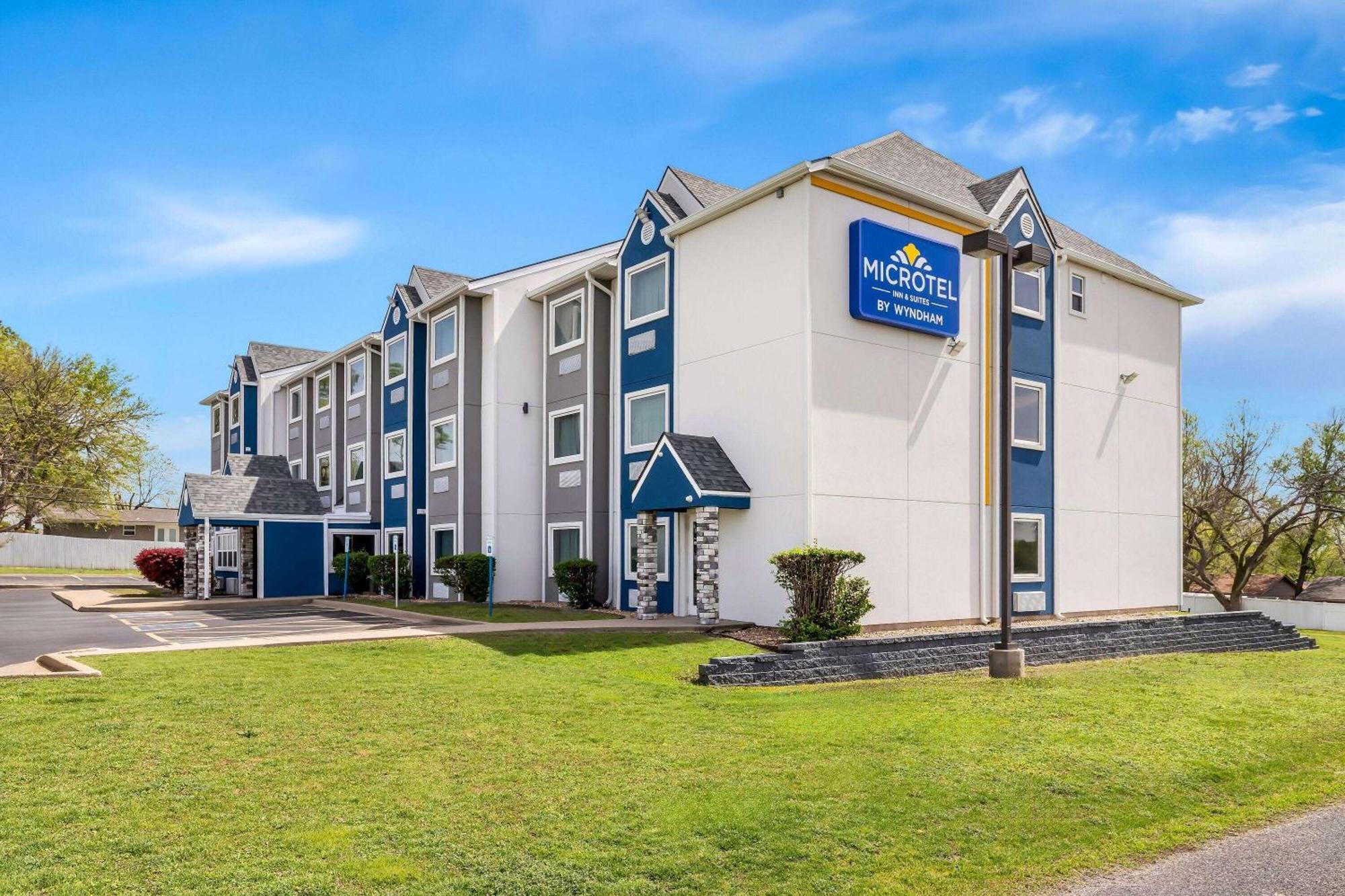 Microtel Inn & Suites By Wyndham Tulsa - Catoosa Route 66 Buitenkant foto